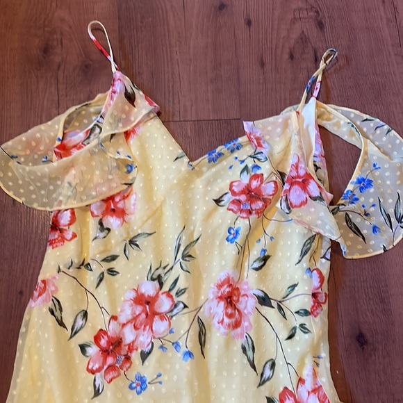 Le Chateau yellow ruffled sundress. - Picture 2 of 6